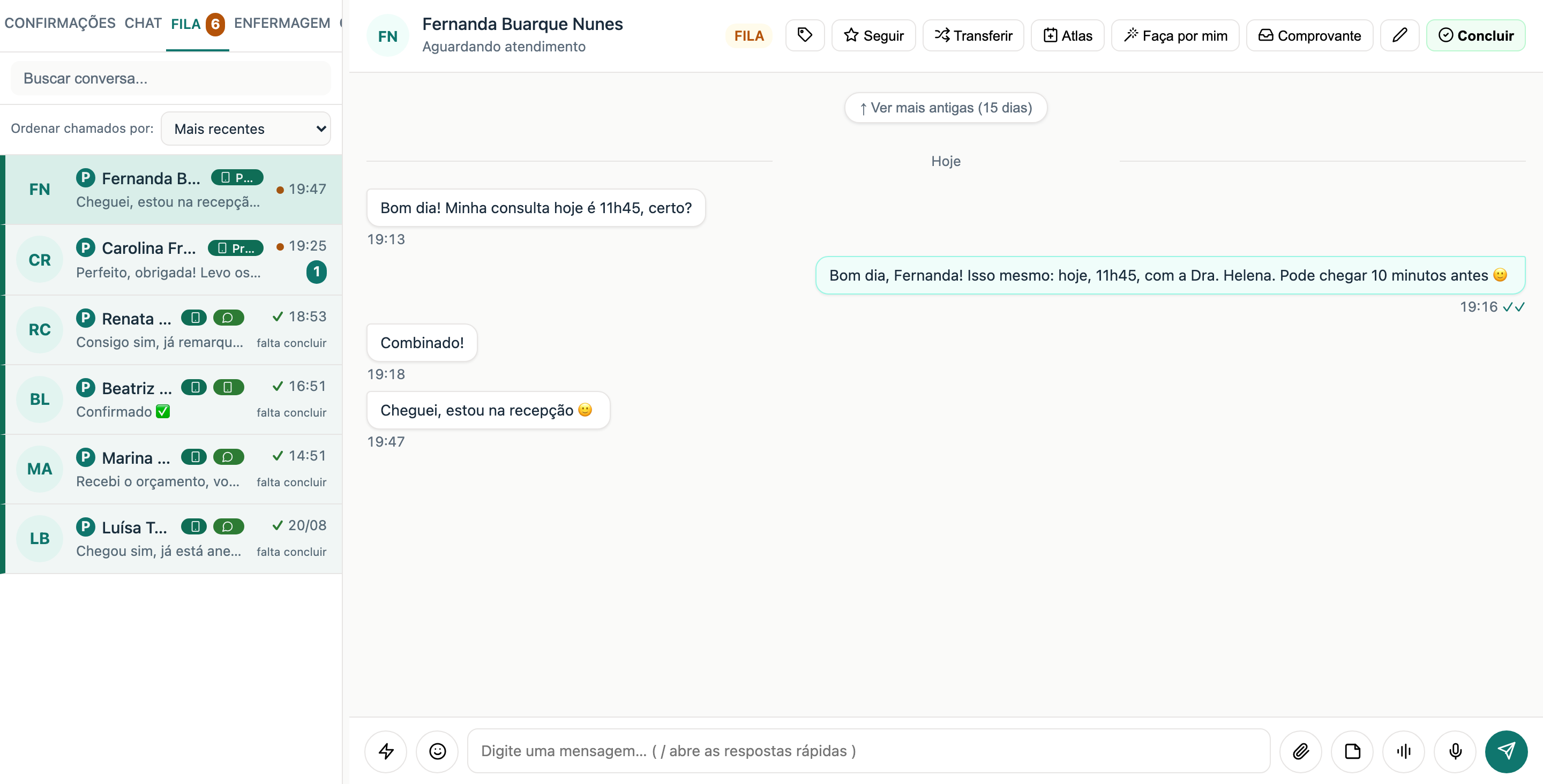 Tela do módulo CONECTA: a fila de conversas do dia, cada uma com o nome do paciente, a última mensagem, o horário e quem da equipe já respondeu.